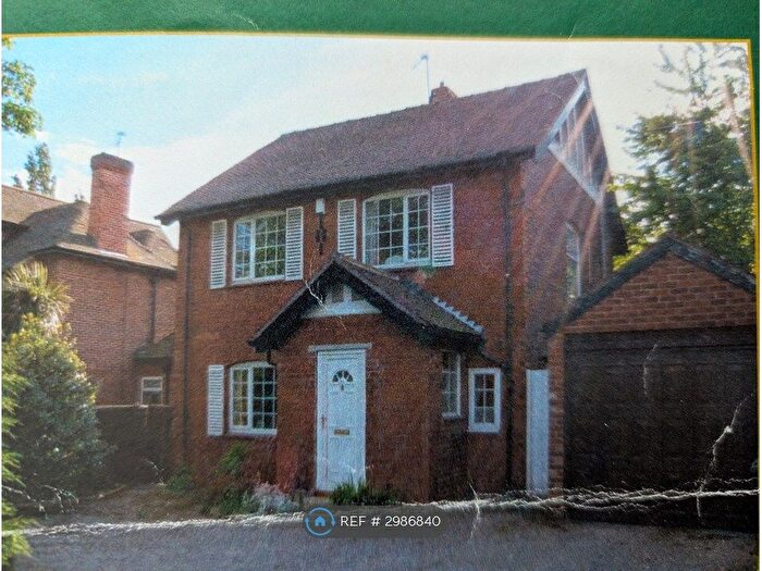 3 Bedroom Detached House To Rent In Aberford Road, Wakefield, WF1