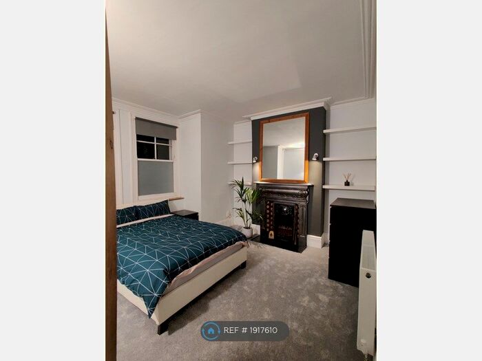 2 Bedroom Flat To Rent In Liberty Street, London, SW9