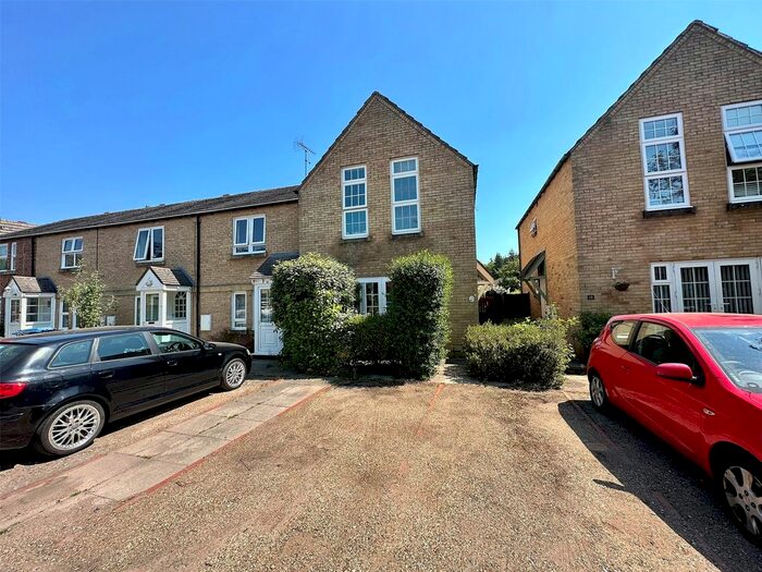 3 Bedroom End Of Terrace House To Rent In Wards Stone Park, Bracknell, Berkshire, RG12