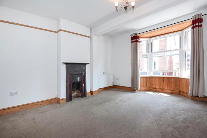 2 Bedroom Flat To Rent In Reading Road, Henley, RG9