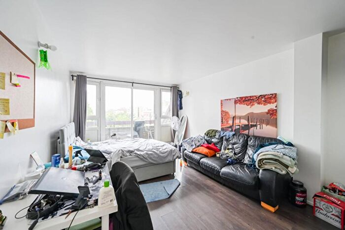 3 Bedroom Flat For Sale In Byng Street, , Canary Wharf, London, E14