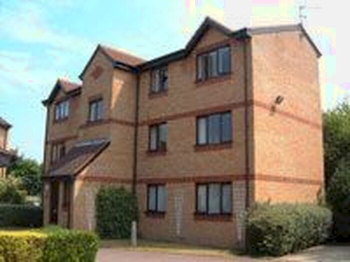 1 Bedroom Flat To Rent In Courtlands Close, Watford WD24