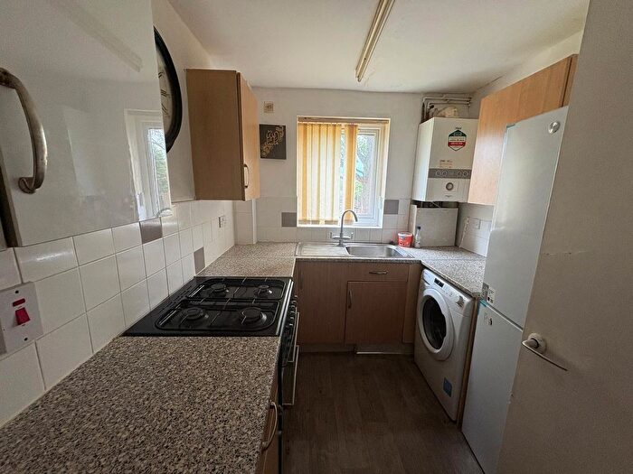 1 Bedroom Flat To Rent In Durkheim Court, Bradford, West Yorkshire, BD3