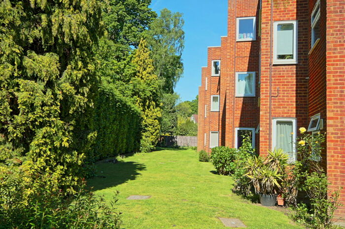 2 Bedroom Flat To Rent In Alwyne Court, Woking, GU21