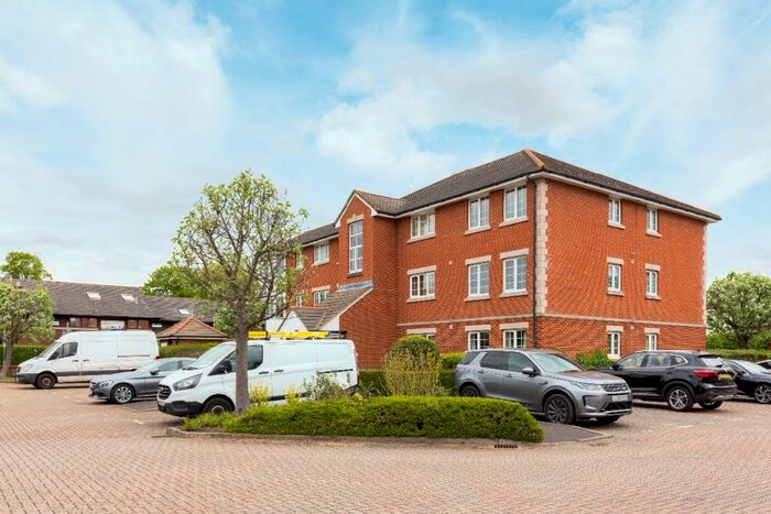 2 Bedroom Flat To Rent In Sigrist Square, Kingston Upon Thames, KT2