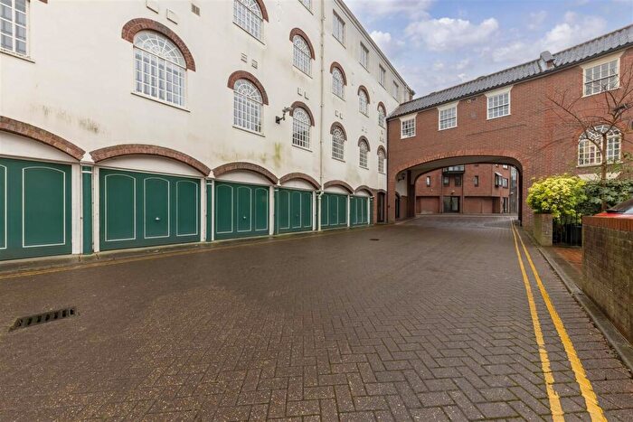 2 Bedroom Apartment For Sale In Anchor Quay, Norwich, NR3