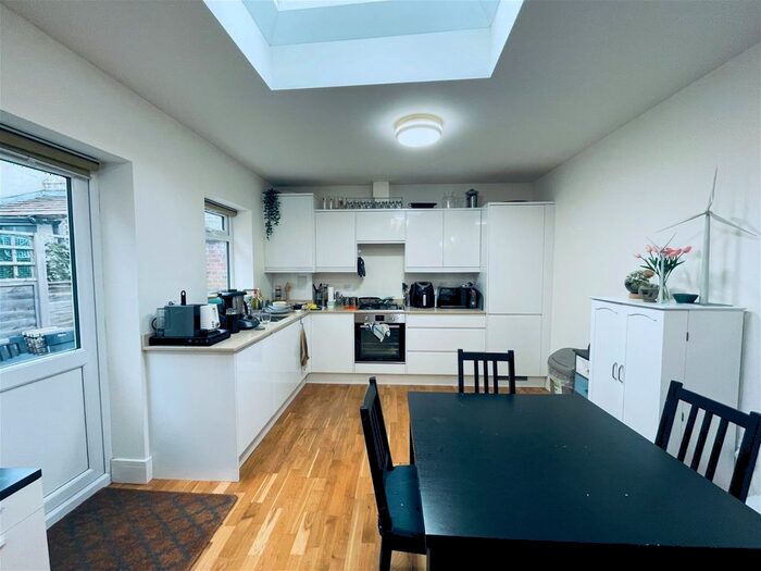 2 Bedroom Flat To Rent In Franciscan Road, London, SW17