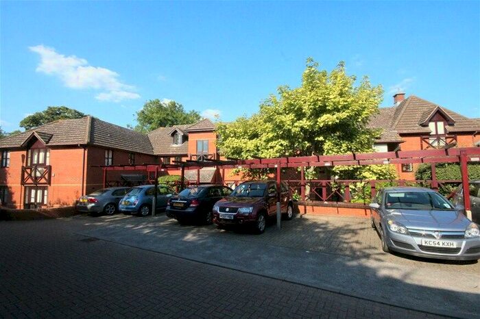 Flat To Rent In Station Road, Harpenden, AL5