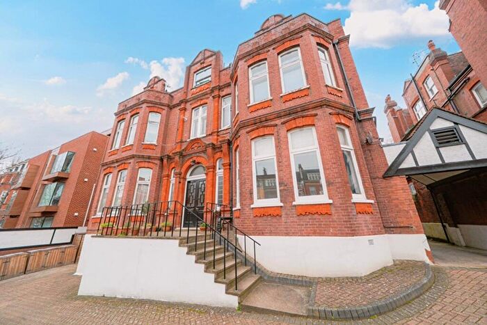3 Bedroom Flat For Sale In Finchley Road, Hampstead, London, NW3