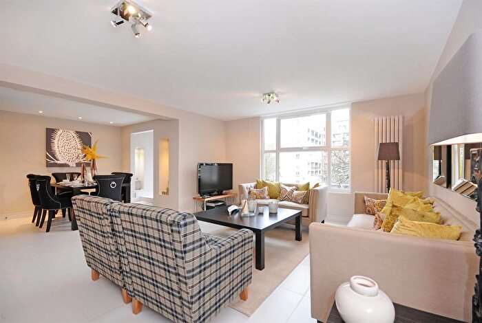 3 Bedroom Flat To Rent In St. Johns Wood Park, London, NW8