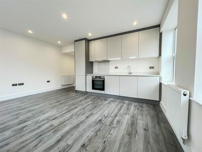 2 Bedroom Flat To Rent In Calverley Road, Tunbridge Wells, Kent, TN1