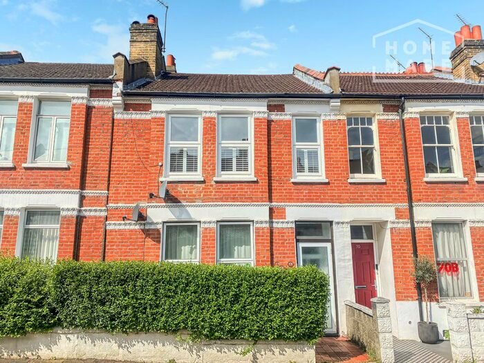 3 Bedroom Flat To Rent In Kingswood Road, Lambeth, London, SW2