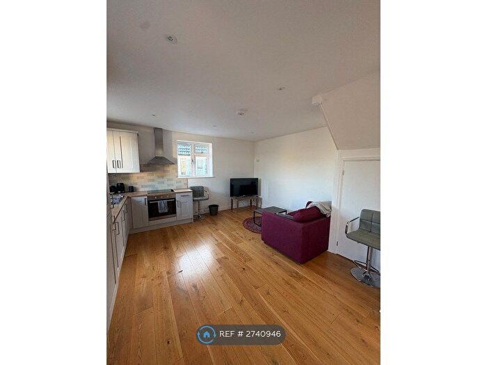 1 Bedroom Detached House To Rent In The Croft, Newbury, RG20