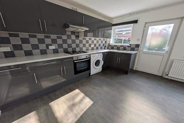 3 Bedroom End Of Terrace House To Rent In George Avenue, Beeston, NG9