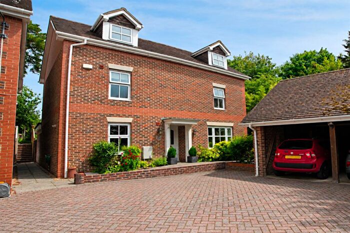5 Bedroom Detached House For Sale In Kilderkin Drive, Horndean, PO8