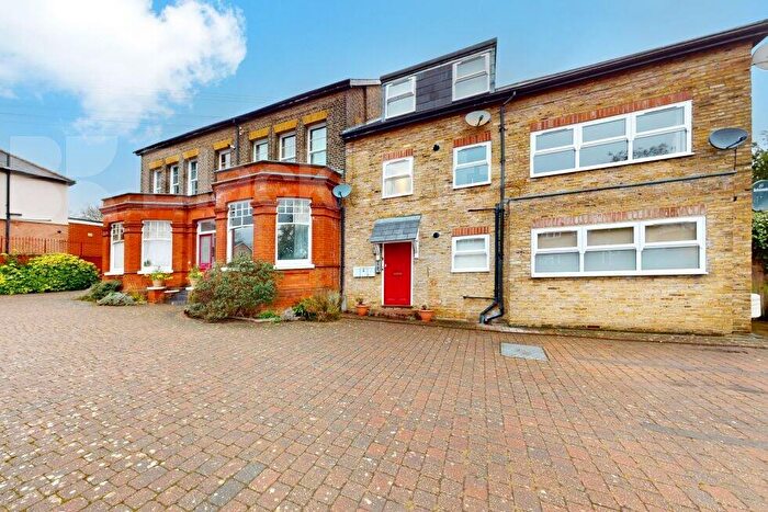 2 Bedroom Flat To Rent In Bulwer Road, New Barnet, EN5