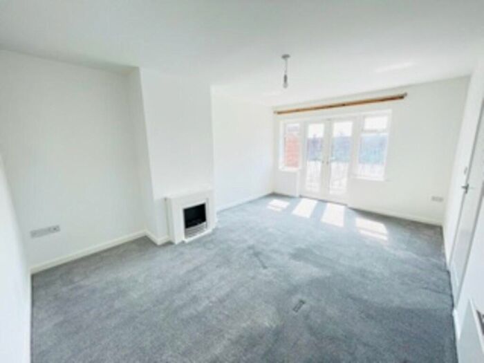 2 Bedroom Apartment To Rent In A Oulton Road, NR32