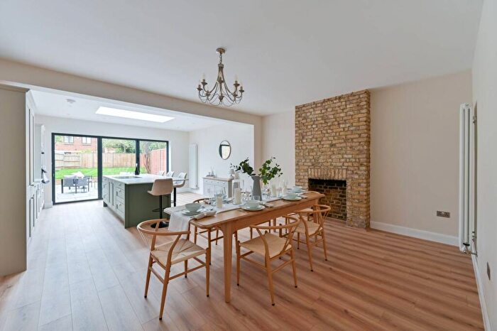 5 Bedroom End Of Terrace House For Sale In Weir Road, Balham, London, SW12