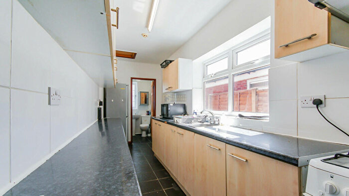 6 Bedroom End Of Terrace House To Rent In Rookery Road, Selly Oak, , Birmingham, B29