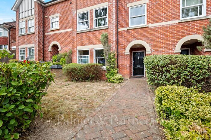 2 Bedroom Maisonette To Rent In Inglis Road, Colchester, Essex, CO3