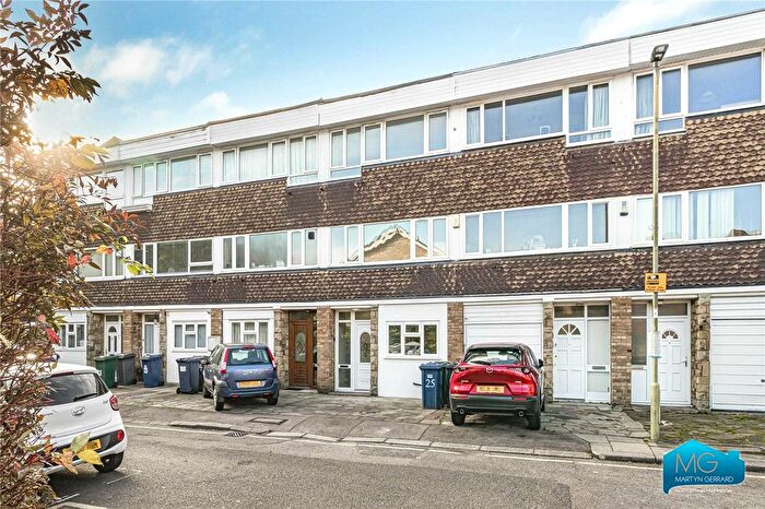 3 Bedroom Detached House To Rent In Mill Hill, London, NW7