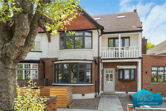 Studio For Sale In Broomfield Lane, London, N13