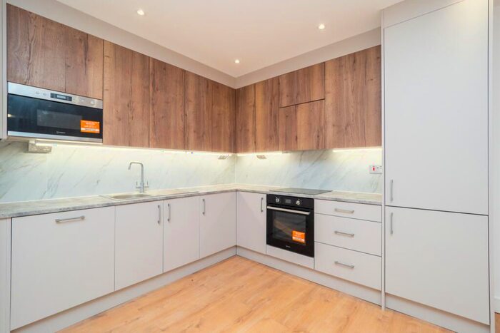 2 Bedroom Flat To Rent In Purley Rise, Purley, CR8