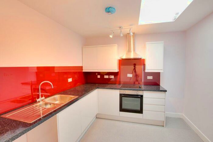 2 Bedroom Flat To Rent In Castle Street, Trowbridge, BA14