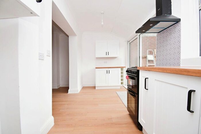 3 Bedroom Semi-Detached House To Rent In Ingleton Avenue Welling, DA16