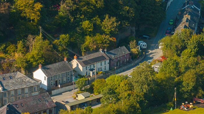 4 Bedroom Detached House For Sale In Clettwr Hall, Pontsian, Llandysul, SA44