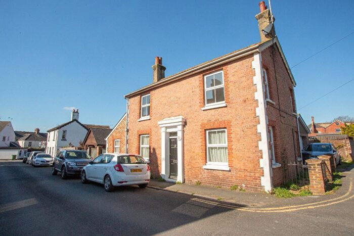 3 Bedroom Detached House To Rent In Victoria Road, Hailsham, East Sussex, BN27