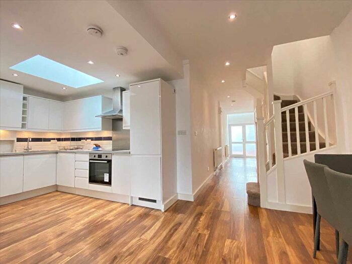 2 Bedroom End Of Terrace House To Rent In St Andrews Road, Acton, W3