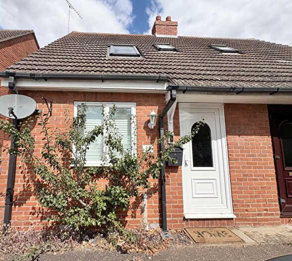 2 Bedroom Semi-Detached House To Rent In Green Close, CM3