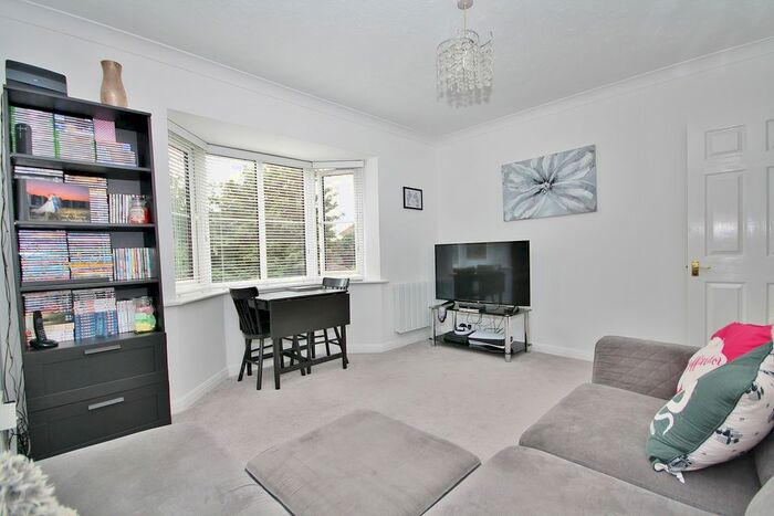 2 Bedroom Flat To Rent In Anchor Hill, Knaphill, Woking, GU21