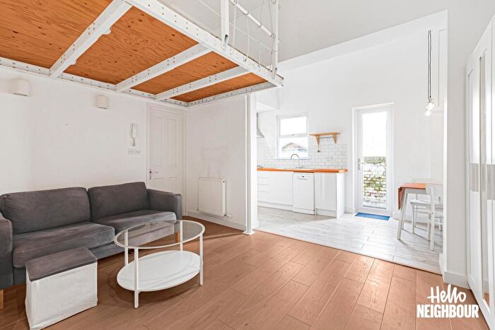 Studio To Rent In Cavendish Road, London, SW12