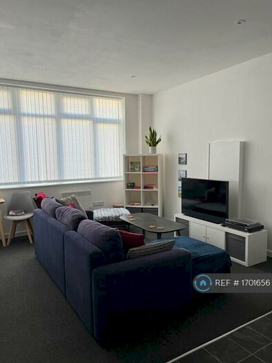 1 Bedroom Flat To Rent In South Way, Portland, DT5