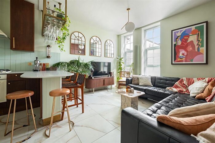 2 Bedroom Flat For Sale In Urswick Road, Hackney, E9