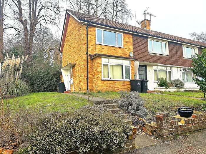 2 Bedroom Maisonette To Rent In Thorsden Close, Woking, Surrey, GU22