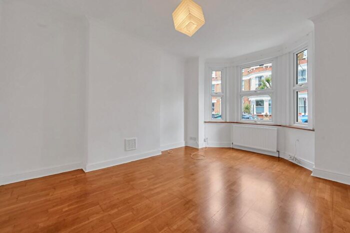 1 Bedroom Terraced House To Rent In College Place, Camden, NW1