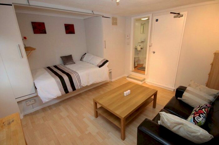 Studio To Rent In Headingley Lane, LS6