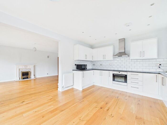 2 Bedroom Flat To Rent In Lansdown Crescent, Cheltenham, GL50