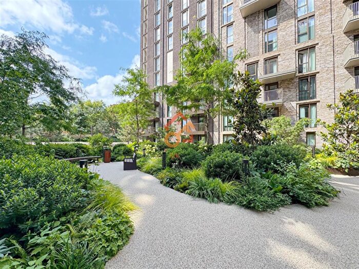 3 Bedroom Flat To Rent In Gauging Square, Tower Hamlets, London, E1W