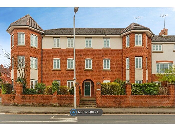 2 Bedroom Flat To Rent In Nell Lane, Chorlton, Manchester, M21