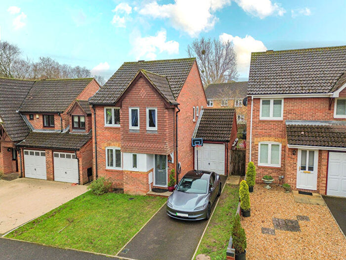 3 Bedroom Detached House For Sale In Red Oaks Drive, Park Gate, SO31