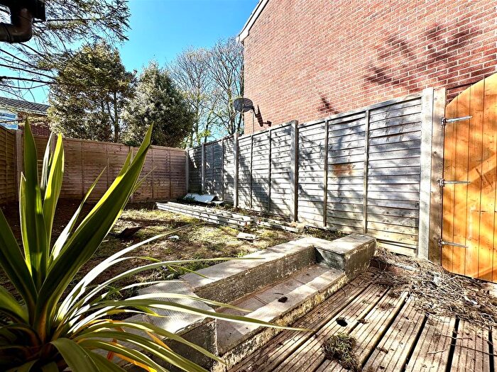 2 Bedroom End Of Terrace House To Rent In Foxhill, Peacehaven, BN10