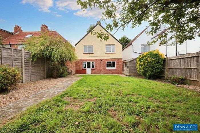 3 Bedroom Detached House For Sale In Hallyburton Road, Hove, East Sussex, BN3