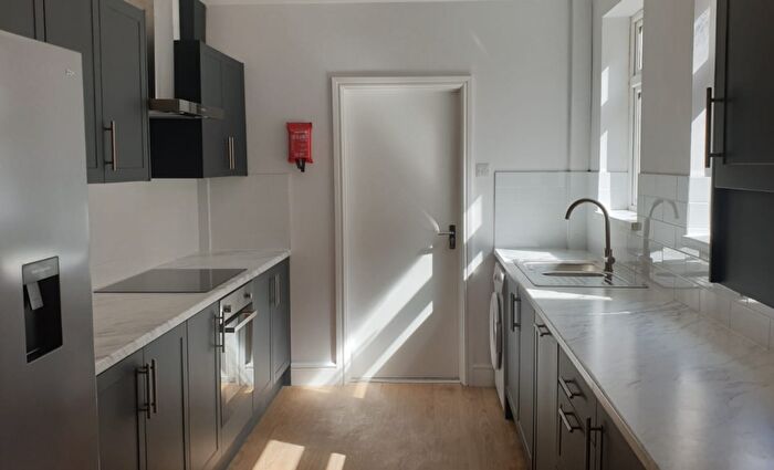 1 Bedroom Terraced House To Rent In Portland Street - Spare Rooms Available, LN5