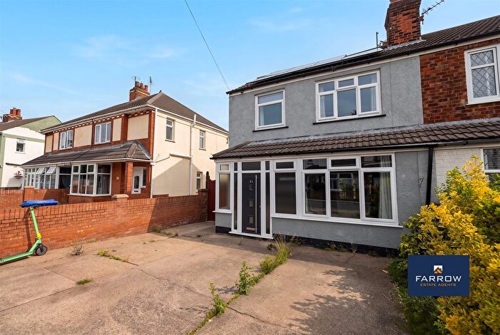 3 Bedroom Semi-Detached House For Sale In Walker Avenue, Grimsby, DN33