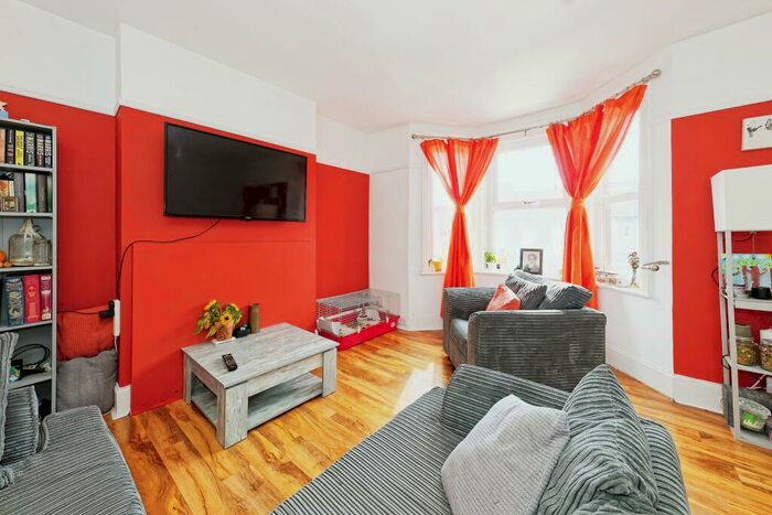 Maisonette For Sale In Church Road, Dover, Kent, CT17