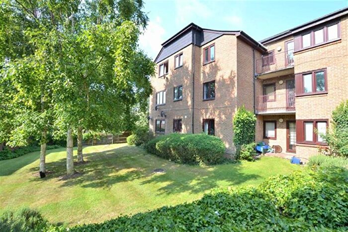 2 Bedroom Apartment To Rent In Cedar Close, Buckhurst Hill, IG9